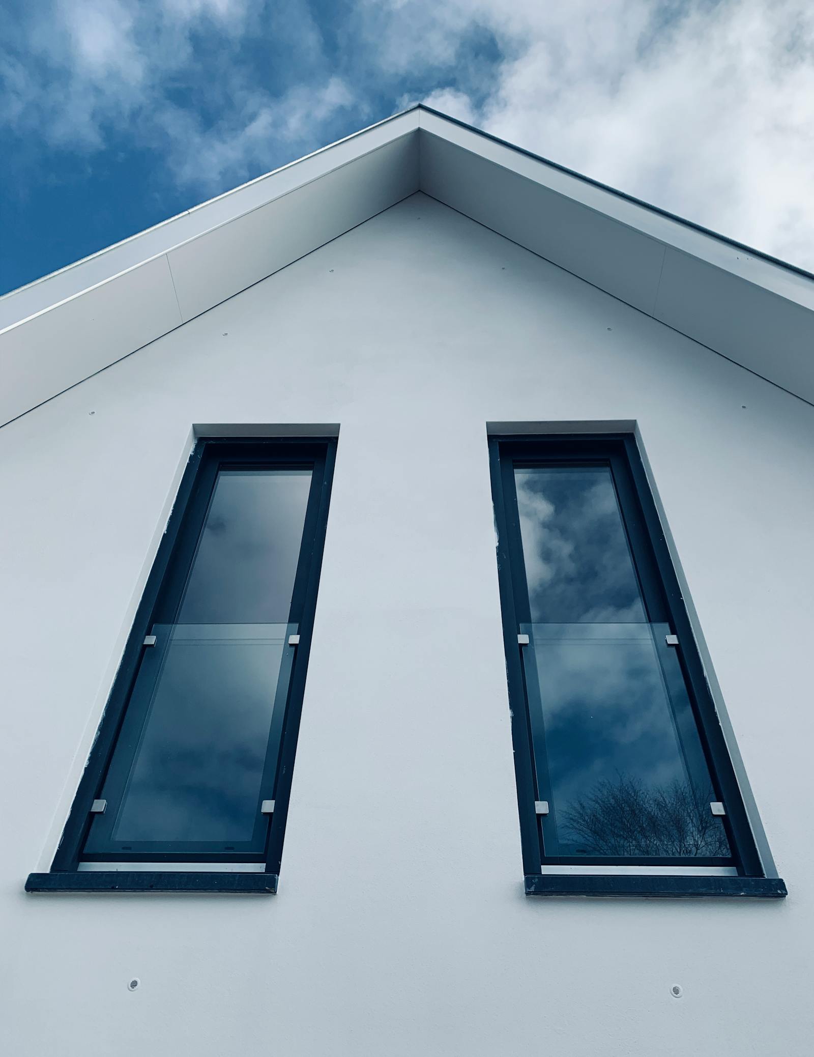 Fenster und Haustür in einheitlichem Design
