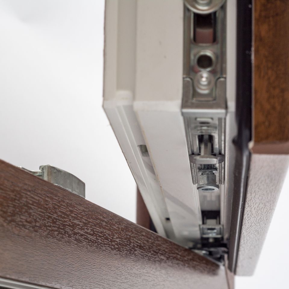 Pilzkopfverriegelung im Schließblech eines Fensterbeschlags