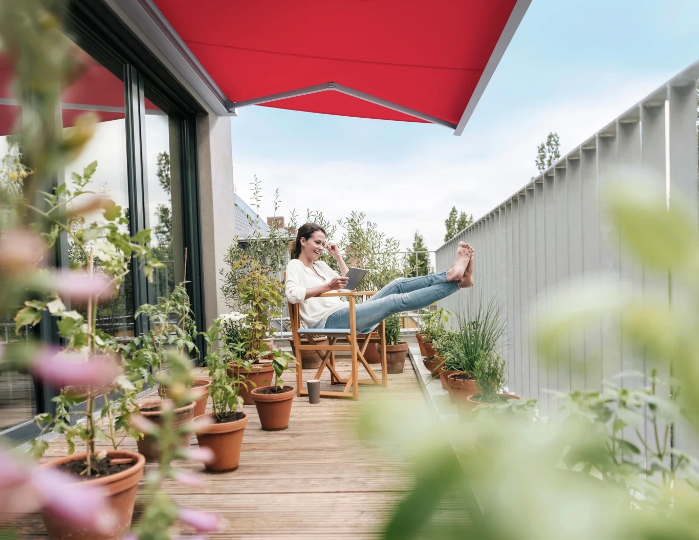 Warema Kassettenmarkise über Terrasse mit Essbereich