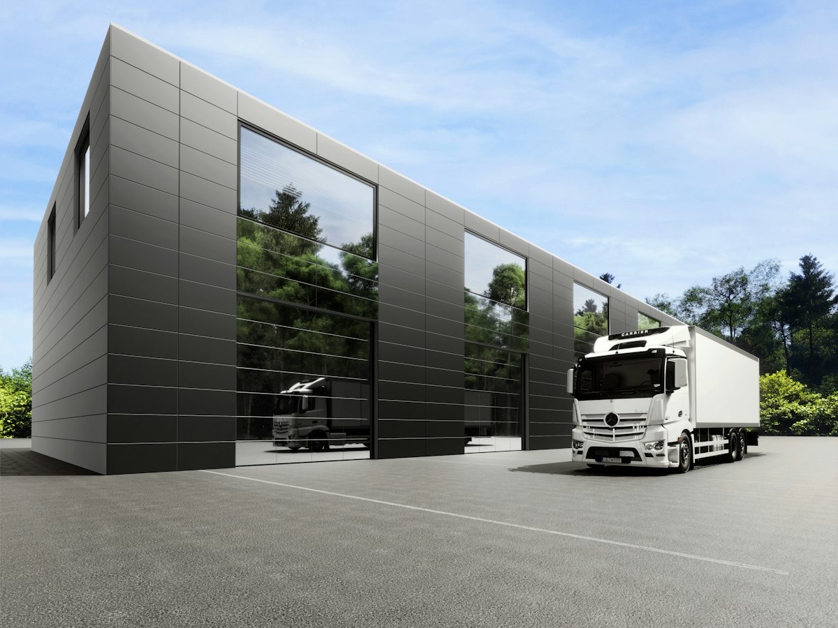 Hörmann Industrie-Sektionaltore an einer Logistikhalle
